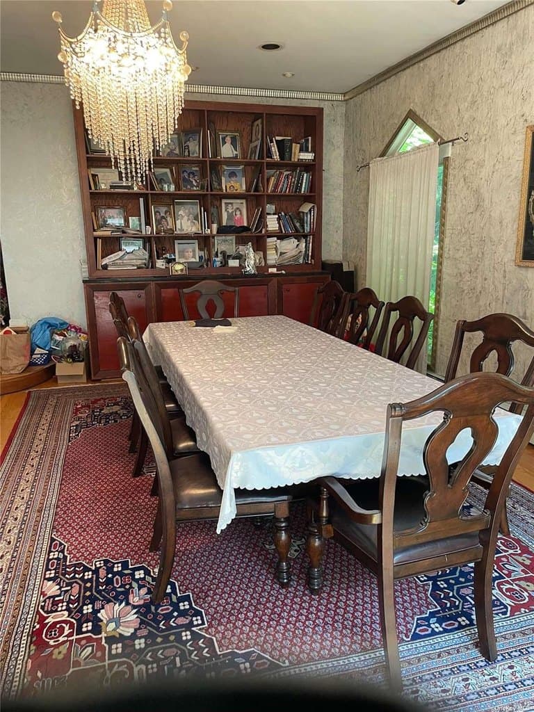 5 Devonshire Ln, Great Neck