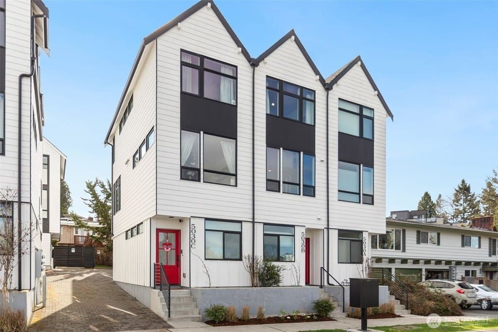 5030 Sand Point Pl NE Unit B, Seattle