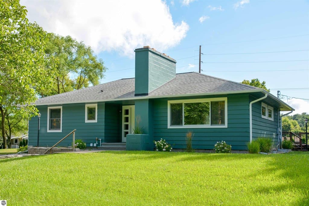 1330 N Orchard Dr, Traverse City