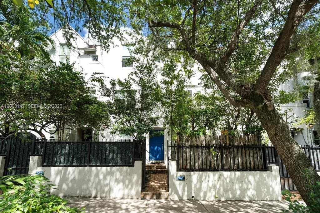 3021 Virginia St Unit 11