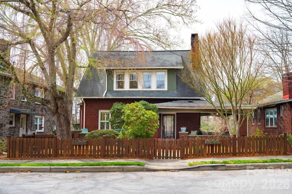 59 Forest Hill Dr, Asheville