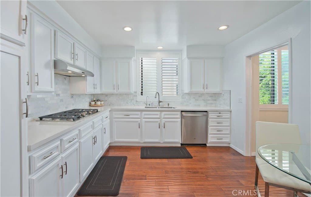 14521 Benefit St Unit 207, Sherman Oaks