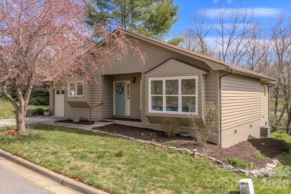 4 Hedgerose Ct Unit D, Asheville