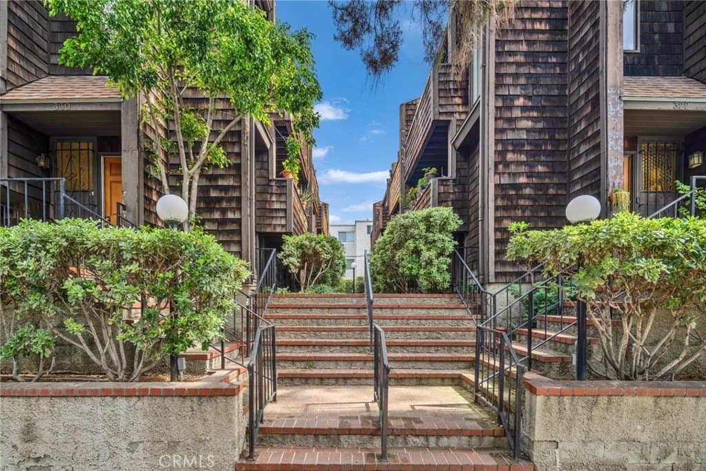 332 N 5th St, Burbank