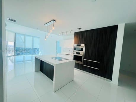 851 NE 1st Ave Unit 2808