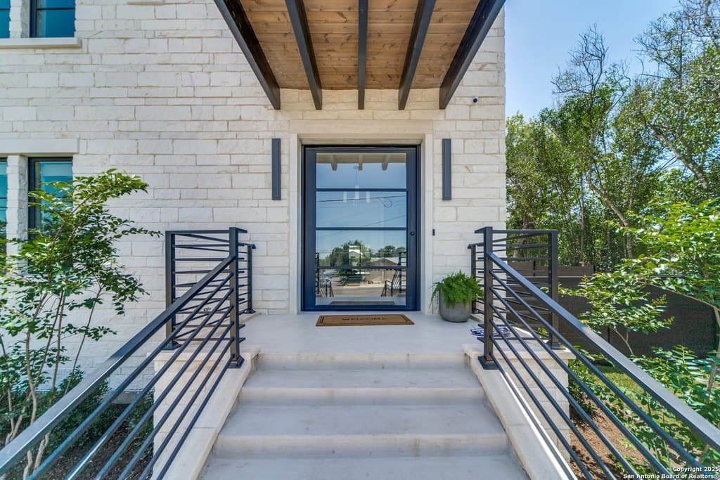 401 Oak Park Dr Unit B, Boerne