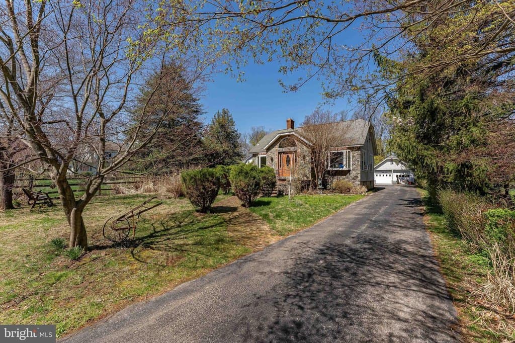 537 Red Fox Ln, Wayne