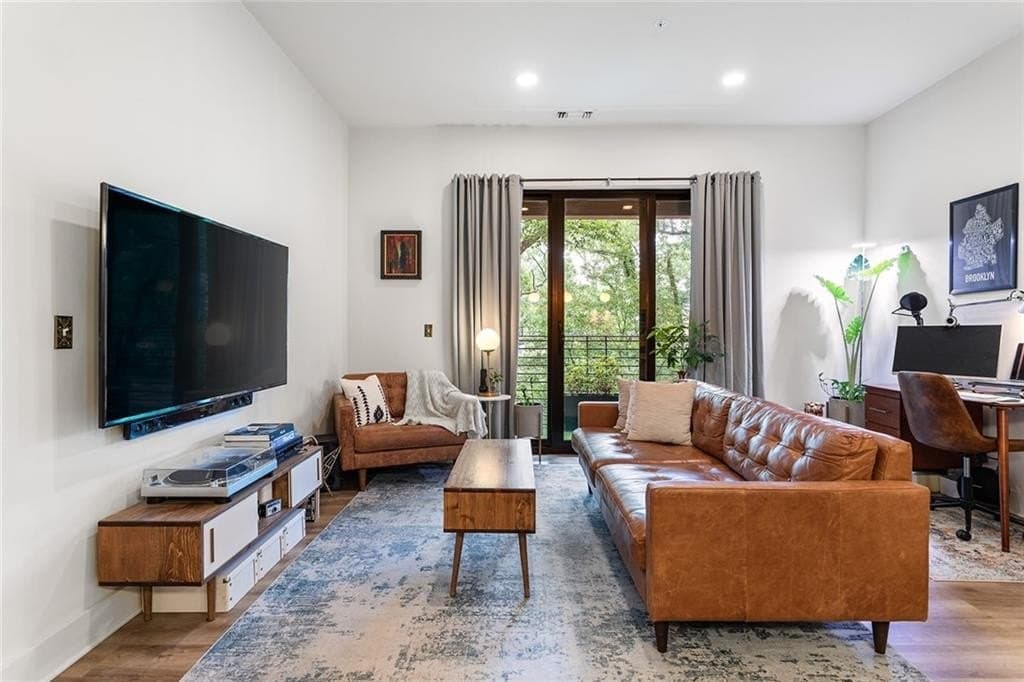 112 Rogers St NE Apt 204