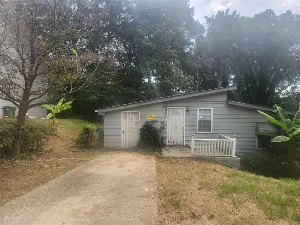 1586 Mary George Ave NW