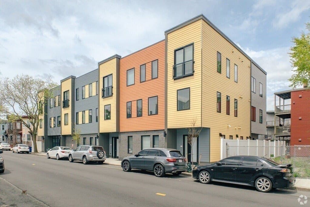 656 Saratoga St Unit 313