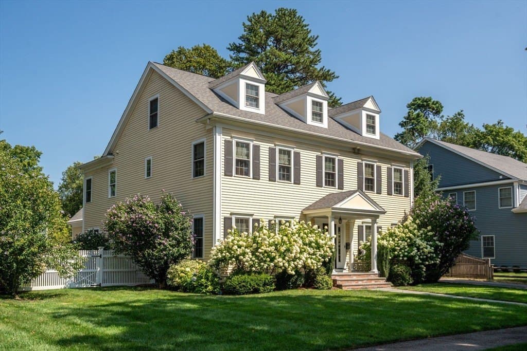 27 Garrison Rd, Wellesley