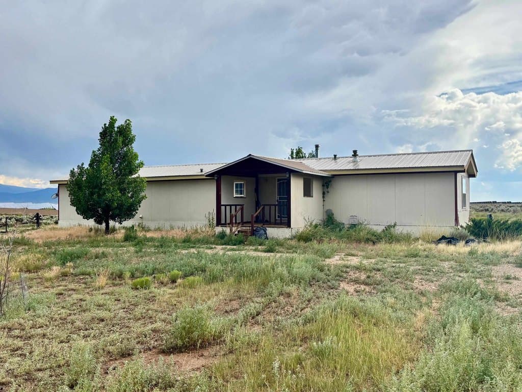 69 Santistevan Rd, Taos