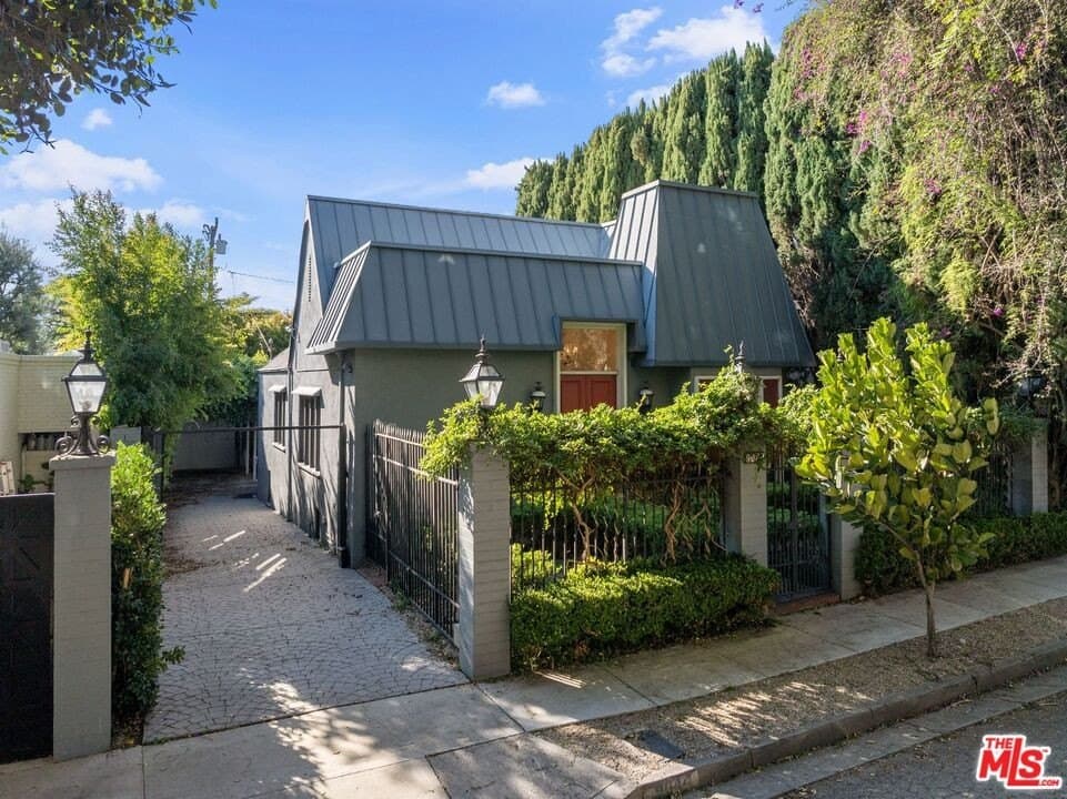 9044 Elevado St, West Hollywood