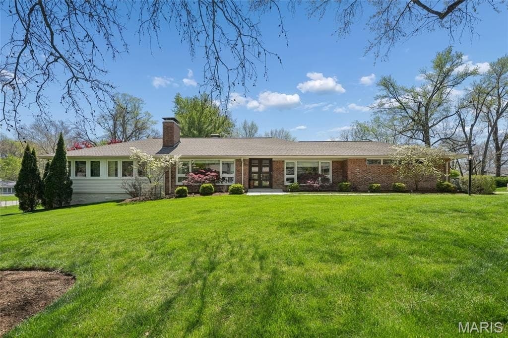 20 Dogwood Ln, Ladue