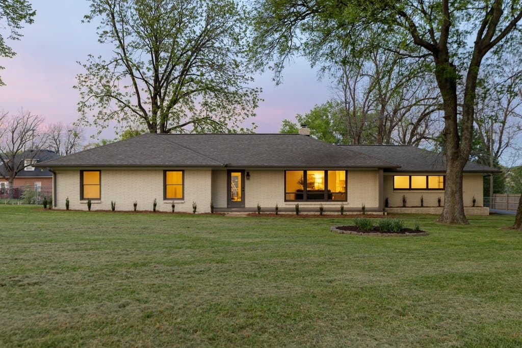 305 Shepherd Hills Dr, Madison