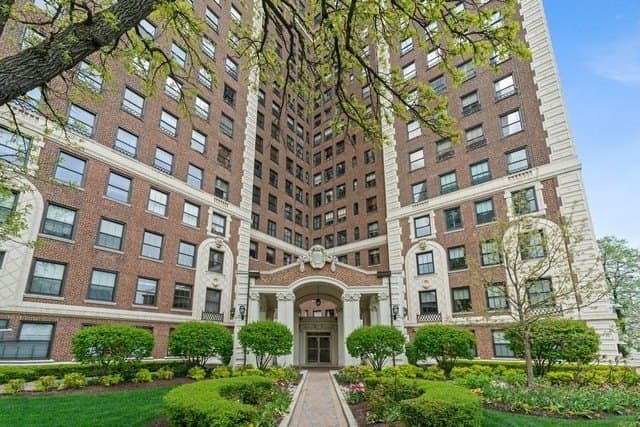 5555 S Everett Ave Unit E10