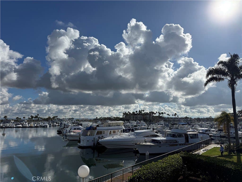 2872 Coast Cir Apt 104, Huntington Beach