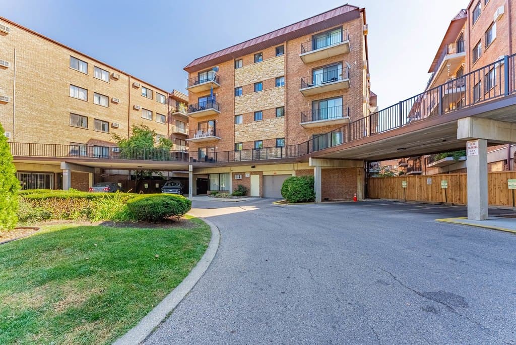 2325 N Neva Ave Apt 404B