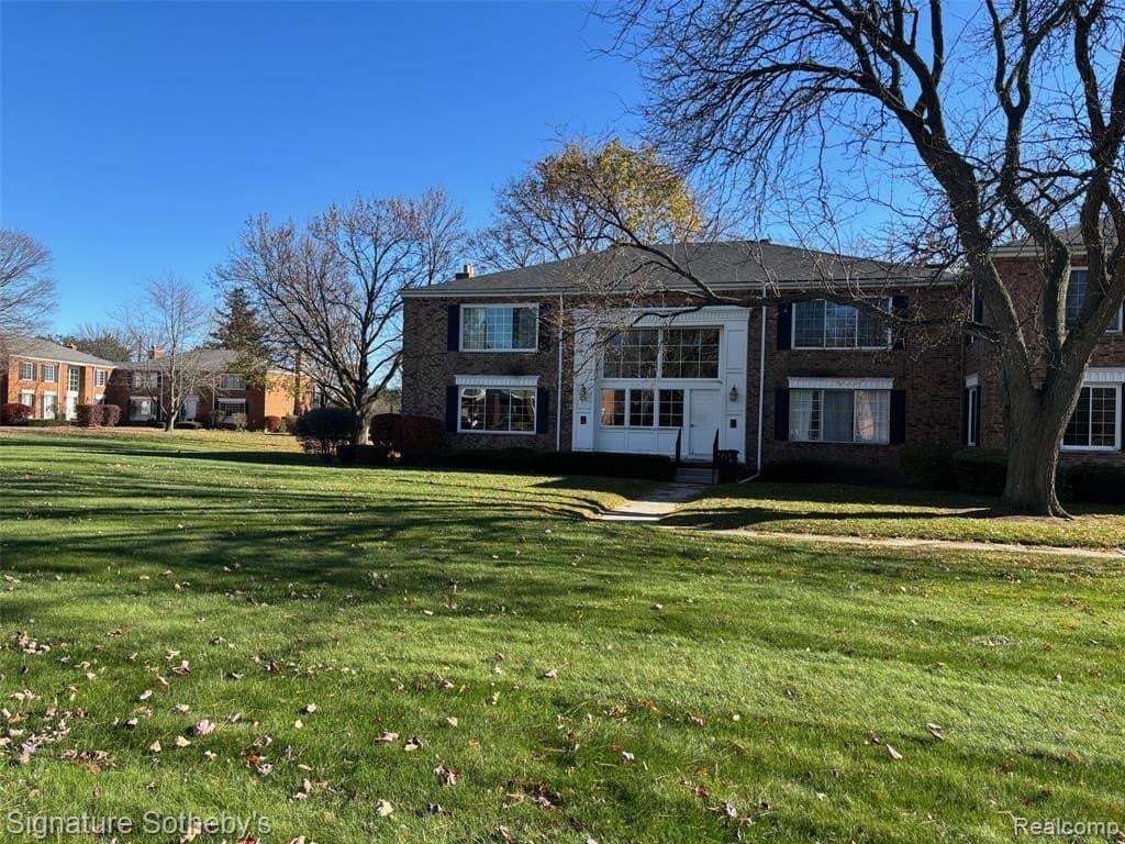 689 E Fox Hills Dr Unit 65, Bloomfield Hills