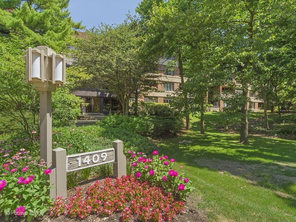 1409 Burr Oak Rd Apt 112A, Hinsdale