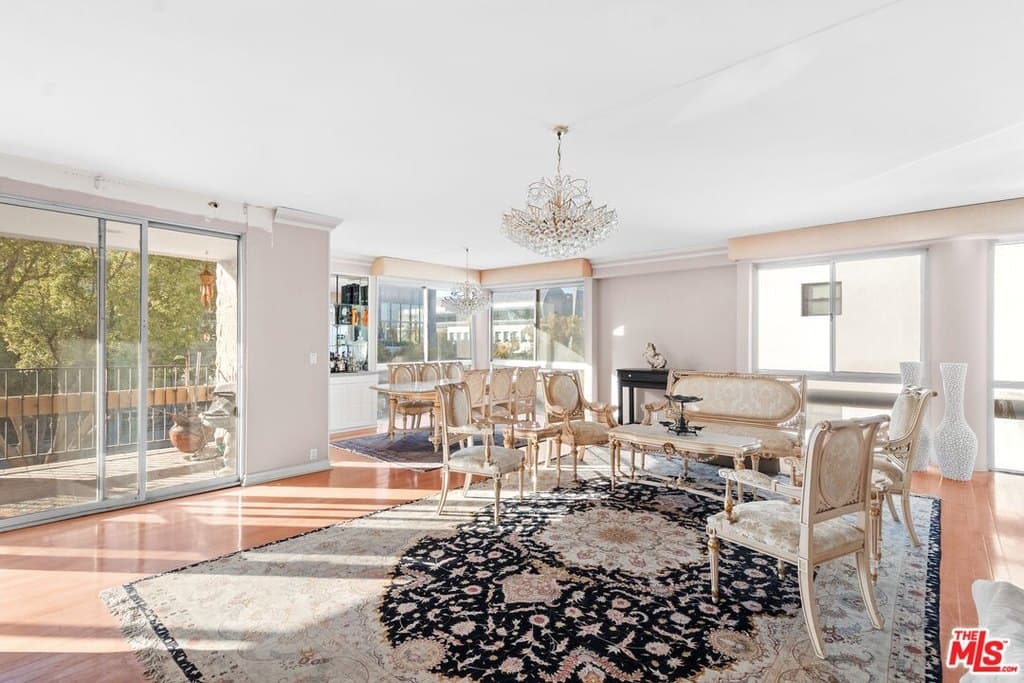 320 N Maple Dr Unit 303, Beverly Hills