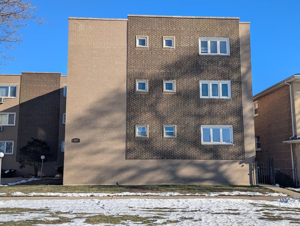 8125 S King Dr Apt D1