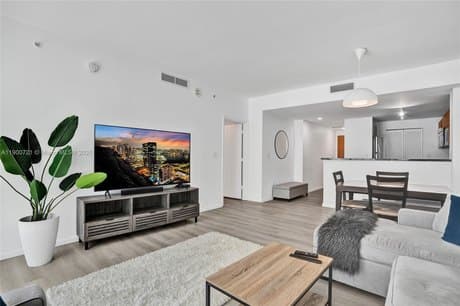 253 NE 2nd St Apt 1706