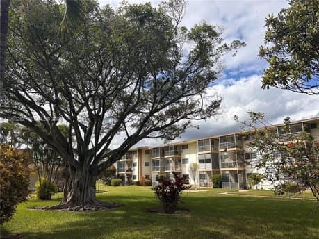 16900 NE 14th Ave Apt 111