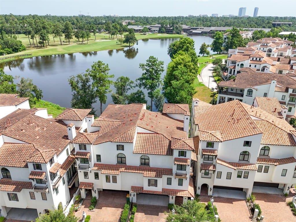 18 Secluded Trl, The Woodlands