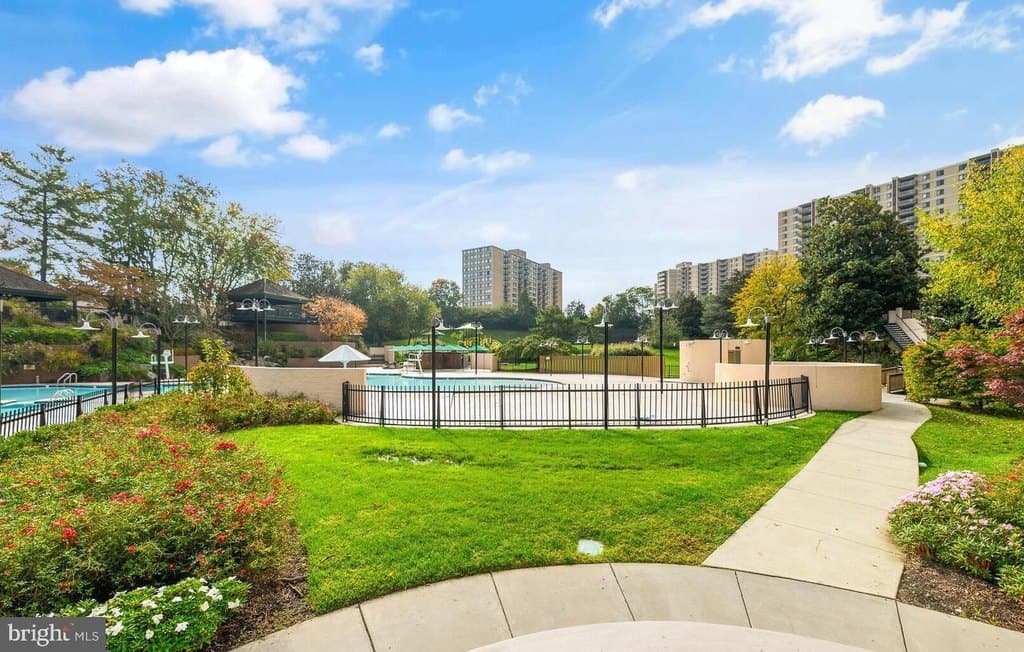 309 Yoakum Pkwy Apt 411, Alexandria