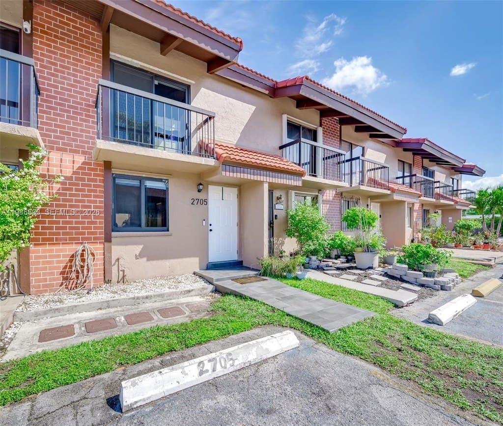 1809 SW 107th Ave Apt 2705