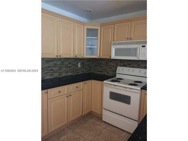 7732 Camino Real Apt 220