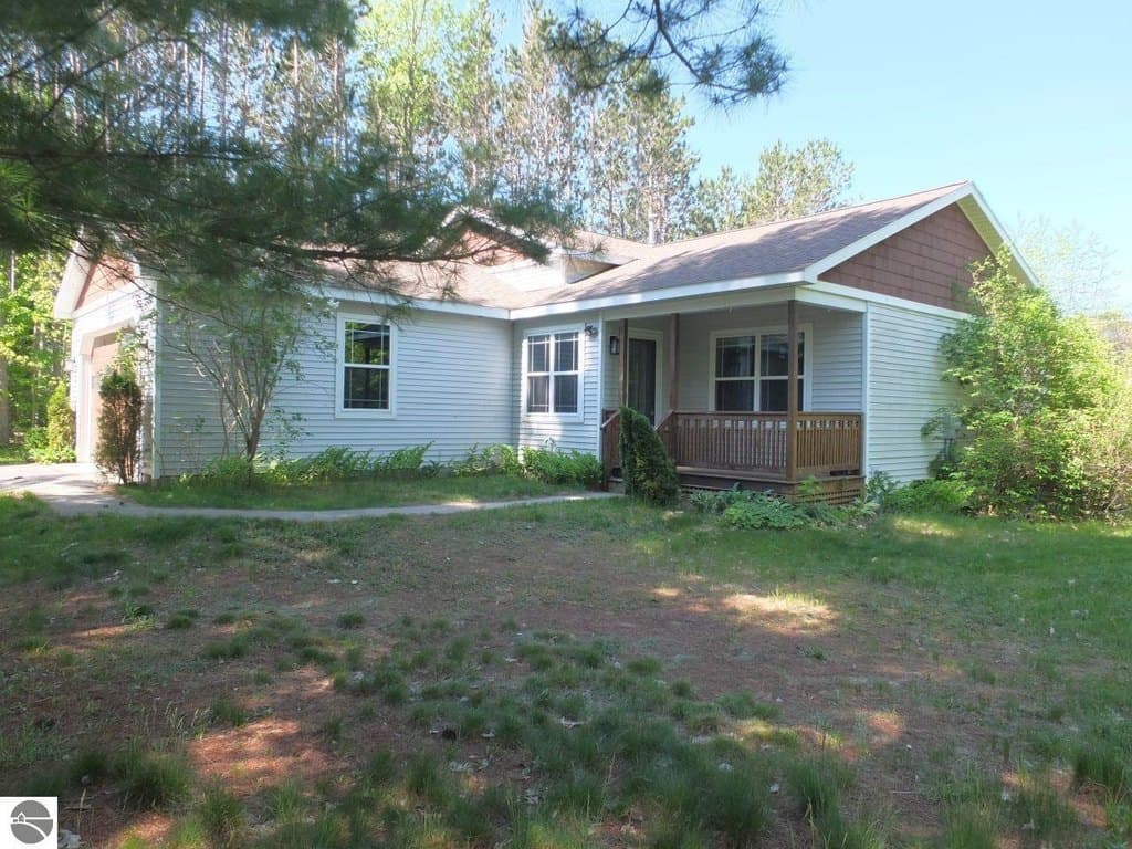 2332 Arthur Ct, Traverse City