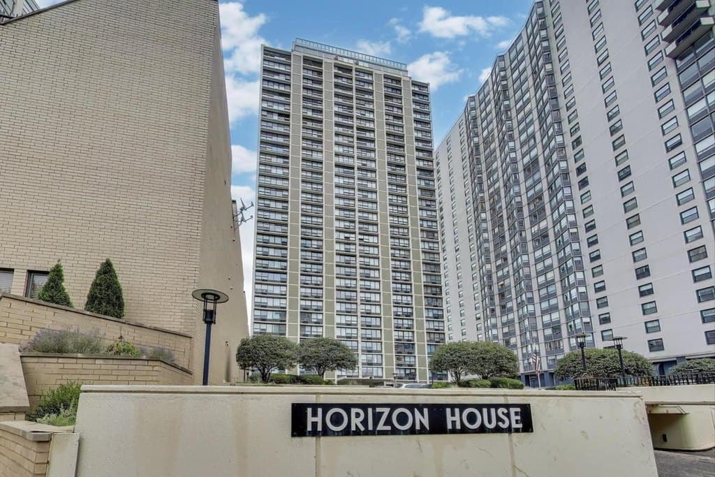 5733 N Sheridan Rd Apt 23B