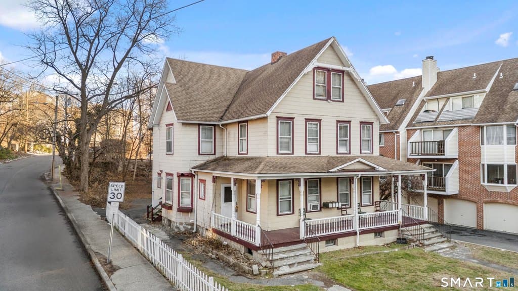 111 Grove St, Stamford