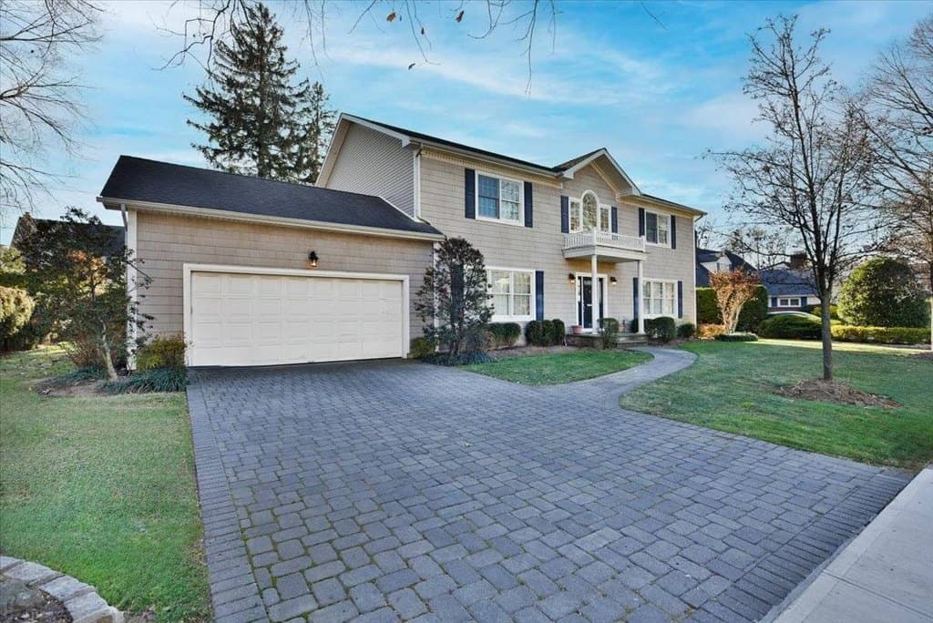 92 Amherst St, Garden City