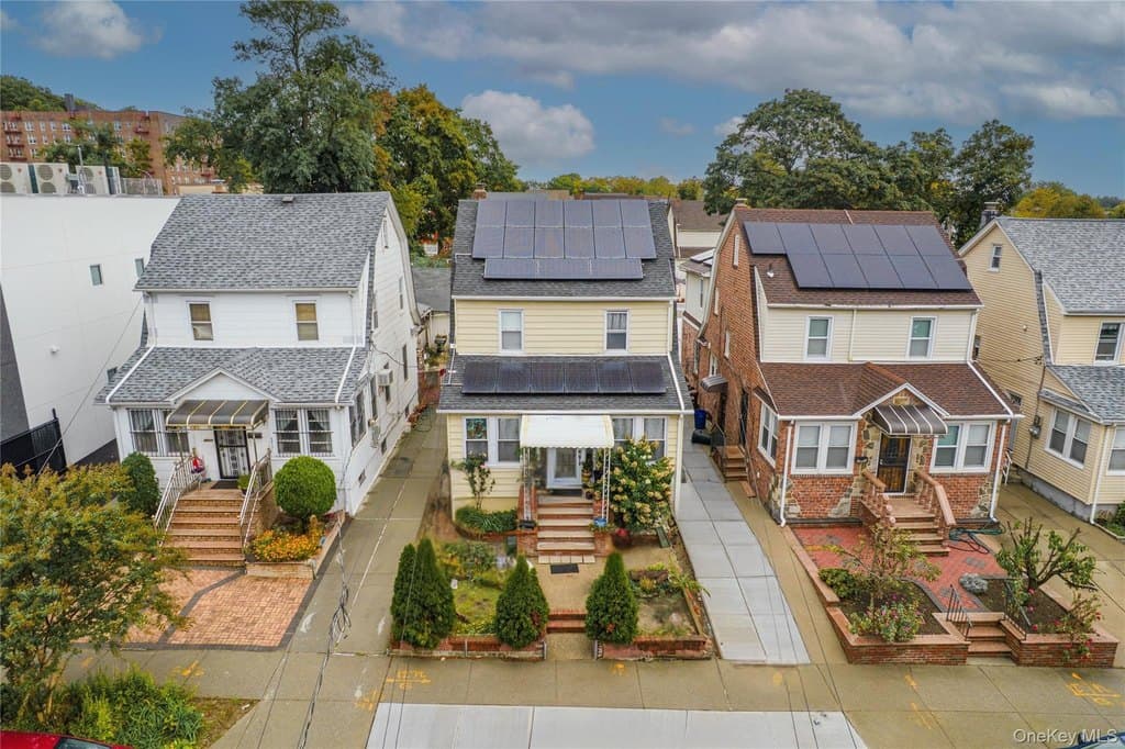 8821 Hollis Court Blvd