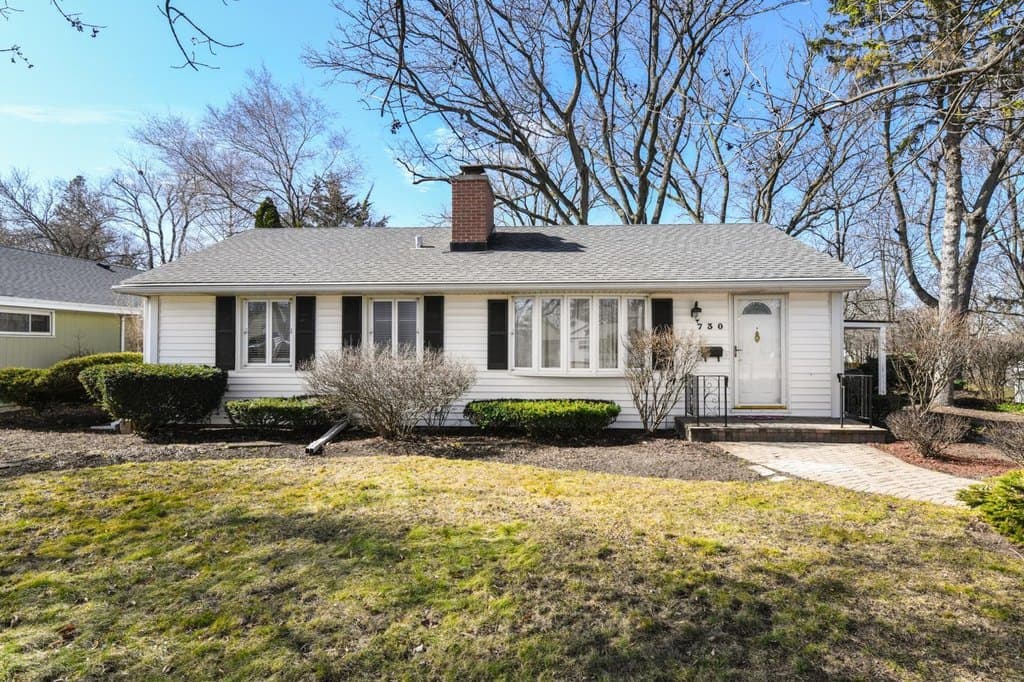 730 Skyline Dr, Barrington