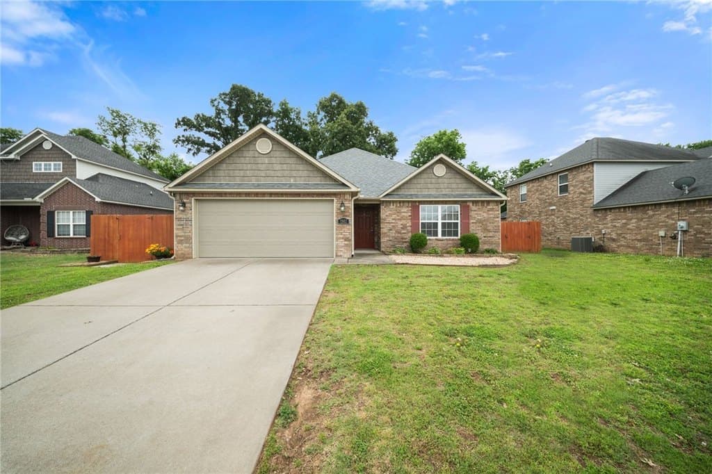 1502 W Kelley Dr, Rogers