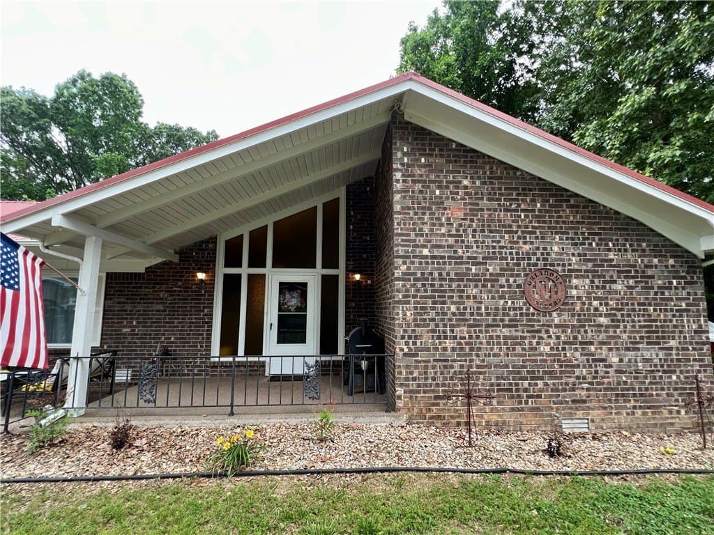 53 Alton Cir, Rogers