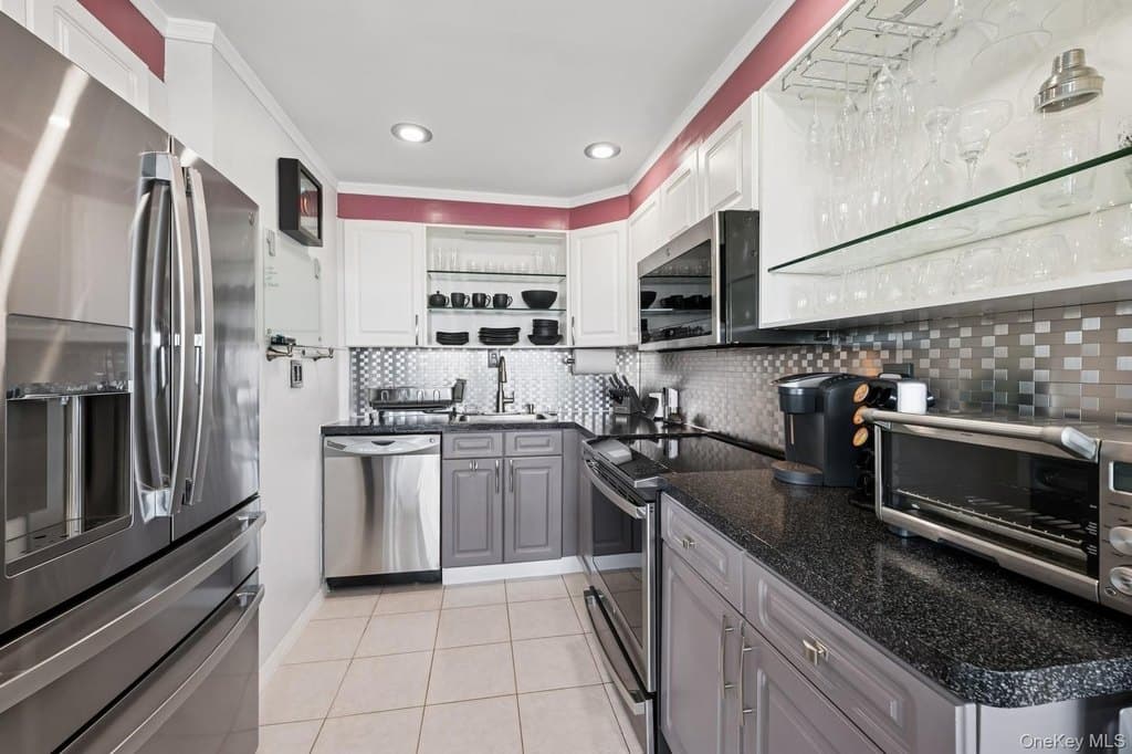 162-40 9th Ave Unit 8B