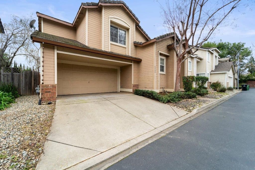 9540 S Coast Ln, Elk Grove