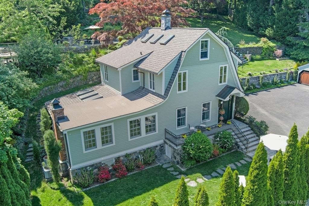 97 Underhill Rd, Scarsdale