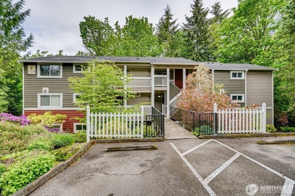 15238 SE 43rd Ct Apt E301, Bellevue