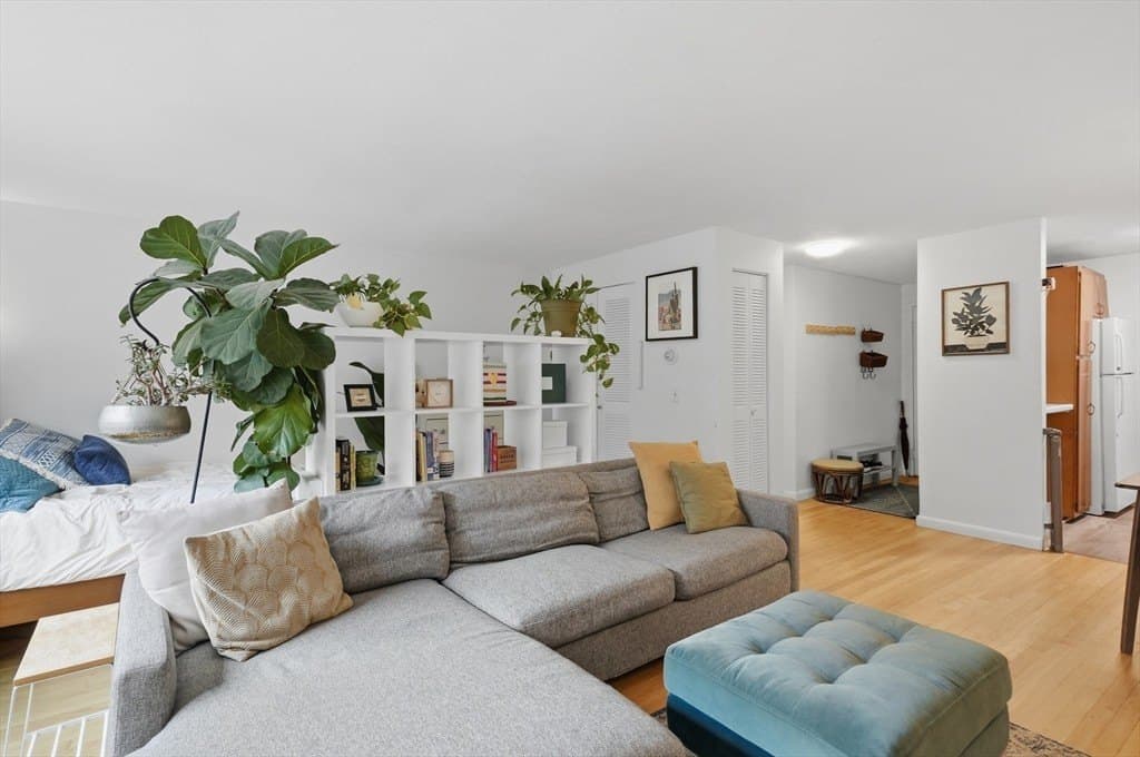 205 Kent St Apt 35, Brookline