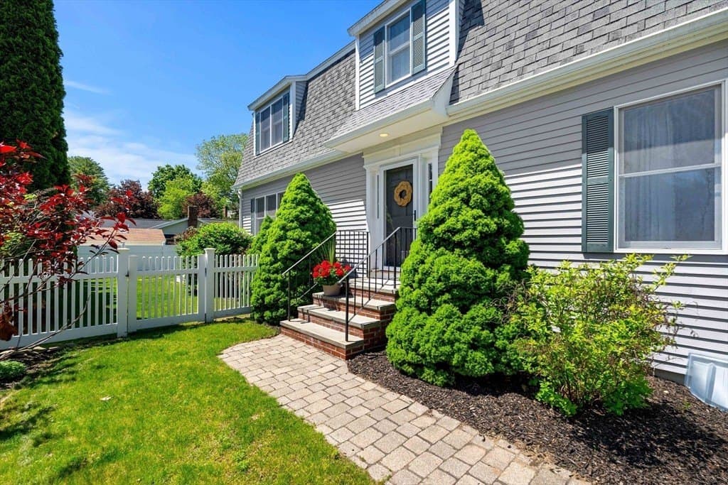 17 Fenmere Ave