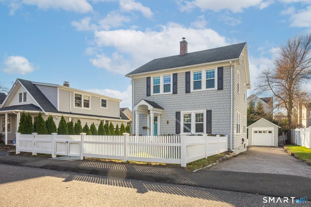 15 Charles St, Darien