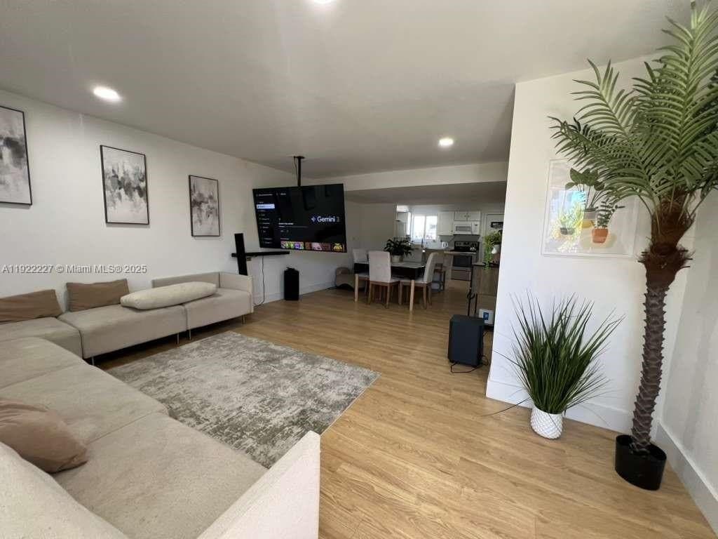 1480 NE 151st St Apt 101