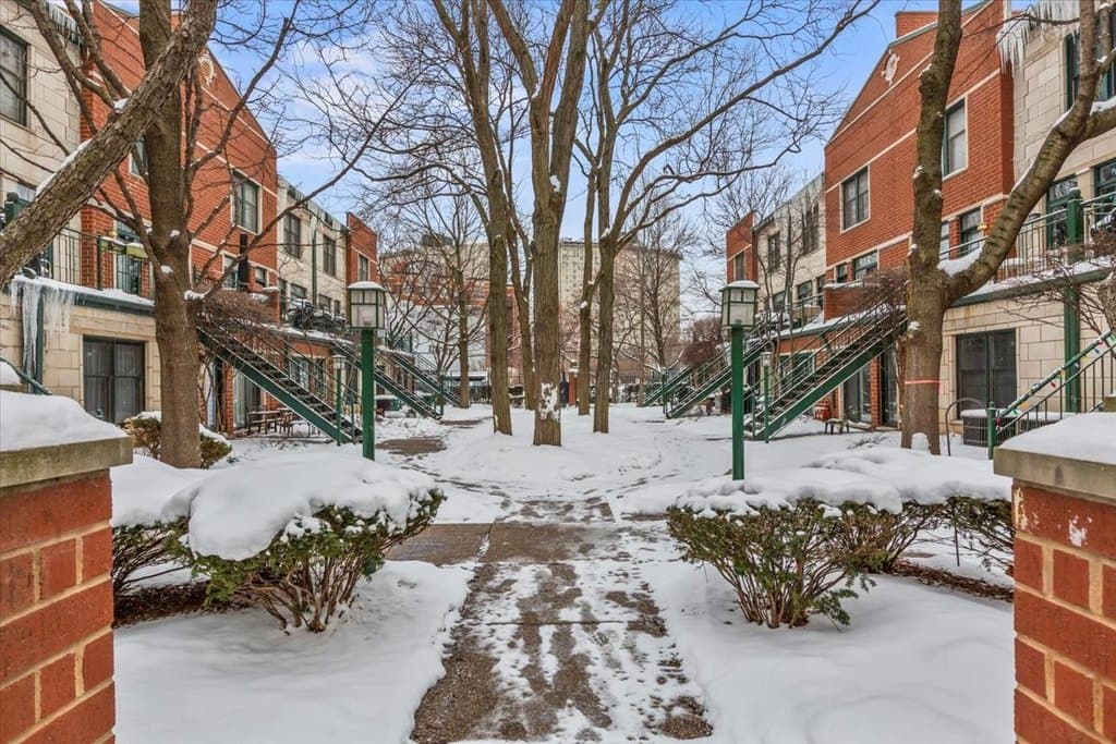 1812 S Dearborn St Apt 43