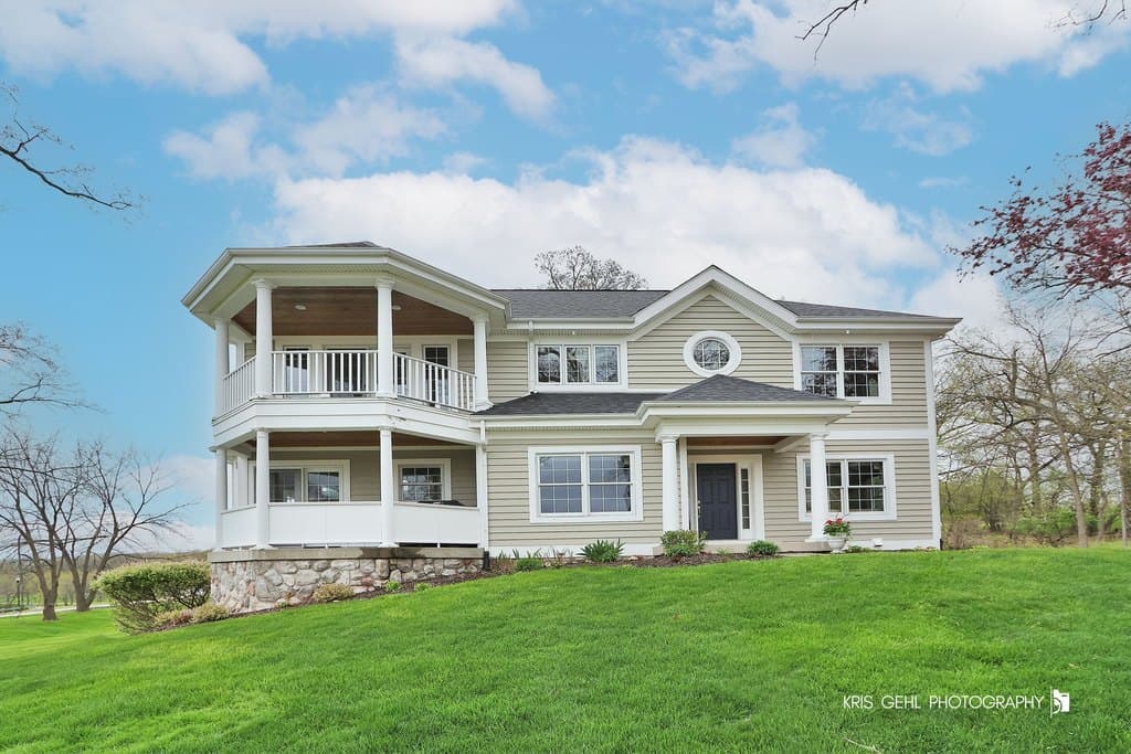 1330 Prestwick Dr, Lake Geneva